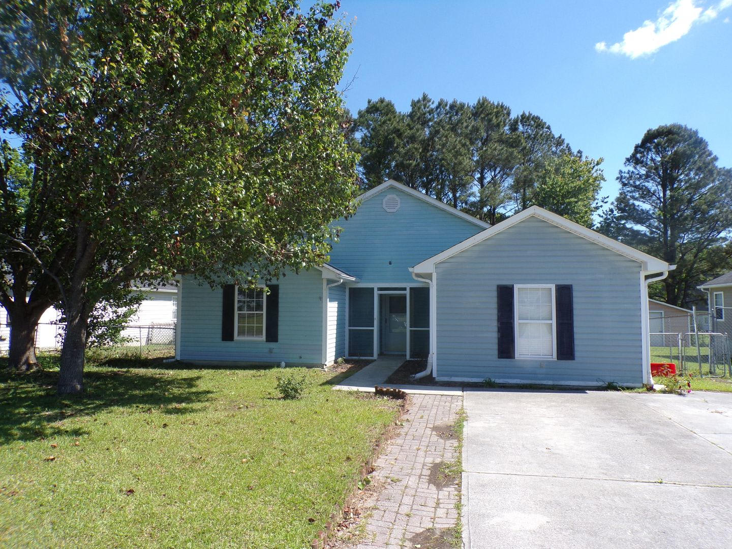 Lovely 3 Bedroom 2 Full Bathroom With A Bonus Room Located In Springdale Acres – photo 2