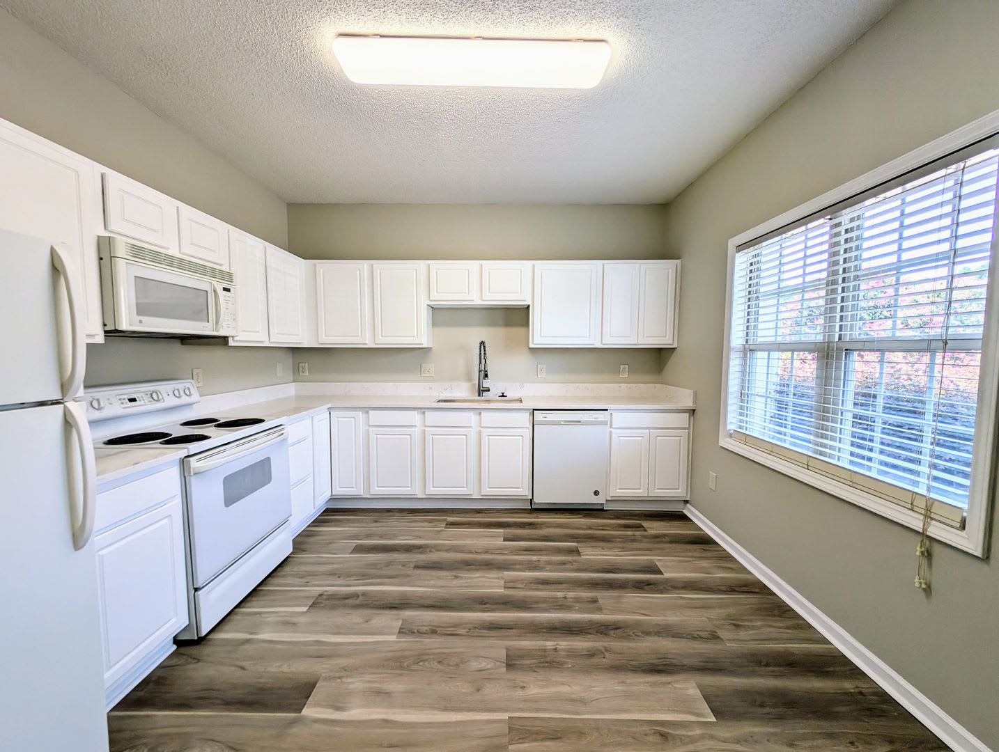 Move-In Ready Townhome with Downstairs Primary Suite in Prime Morrisville Location – photo 2