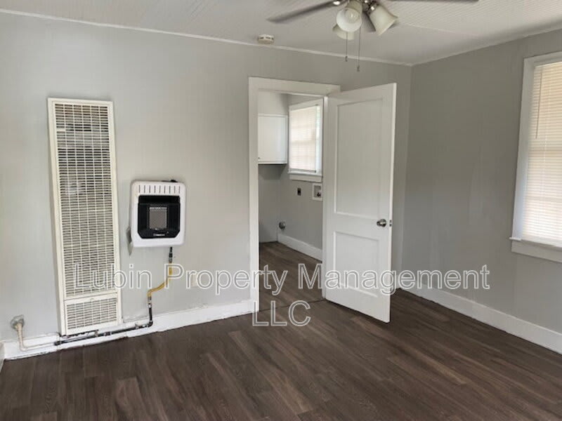781 David St – photo 2