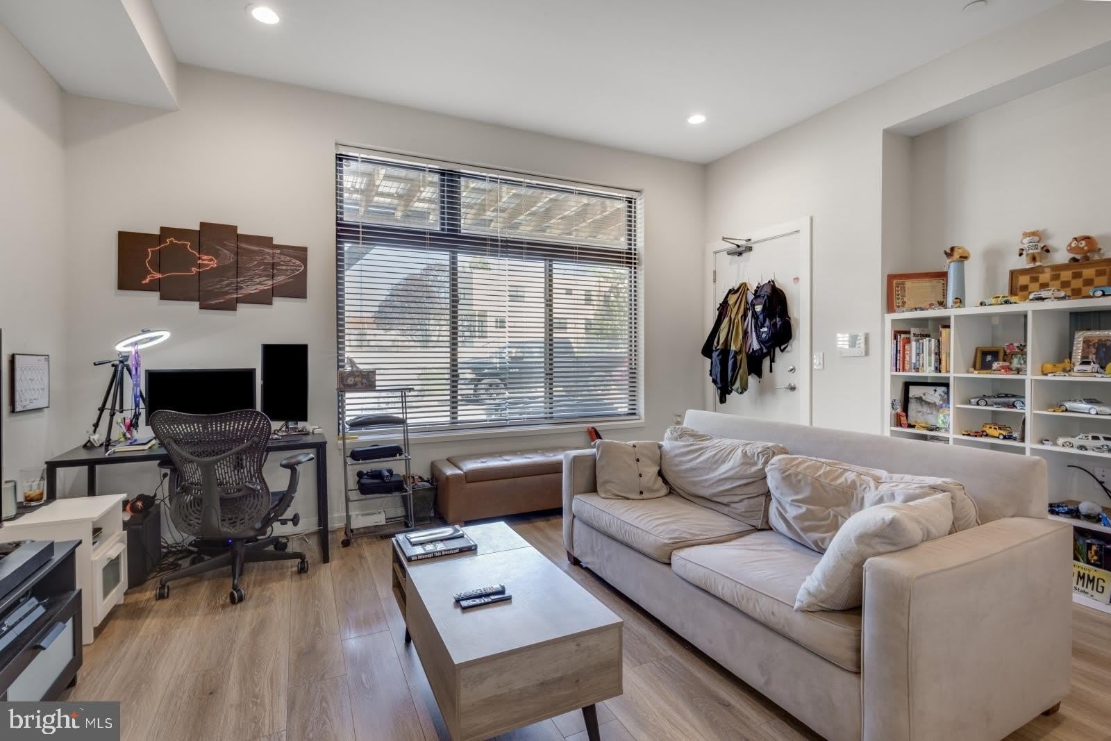 385 MARTIN Street – photo 4