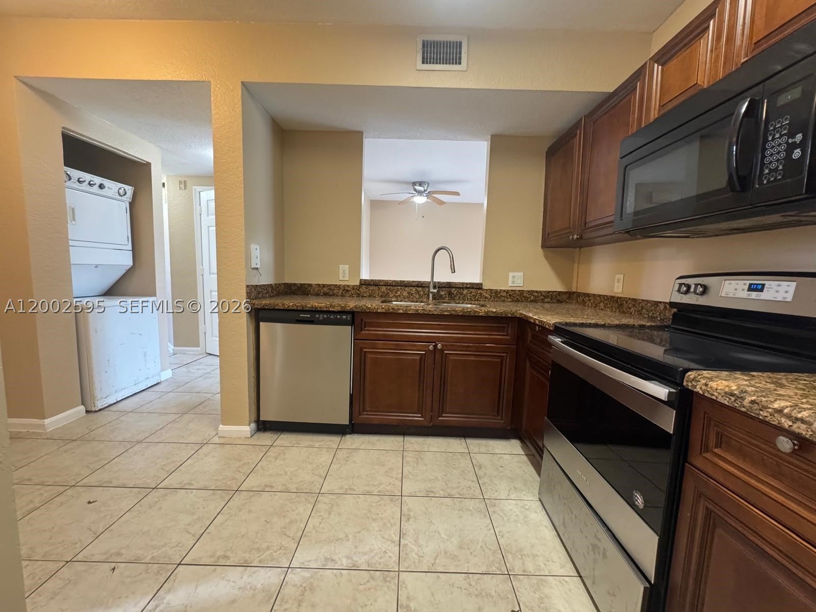 1133 Golden Lakes Blvd – photo 3
