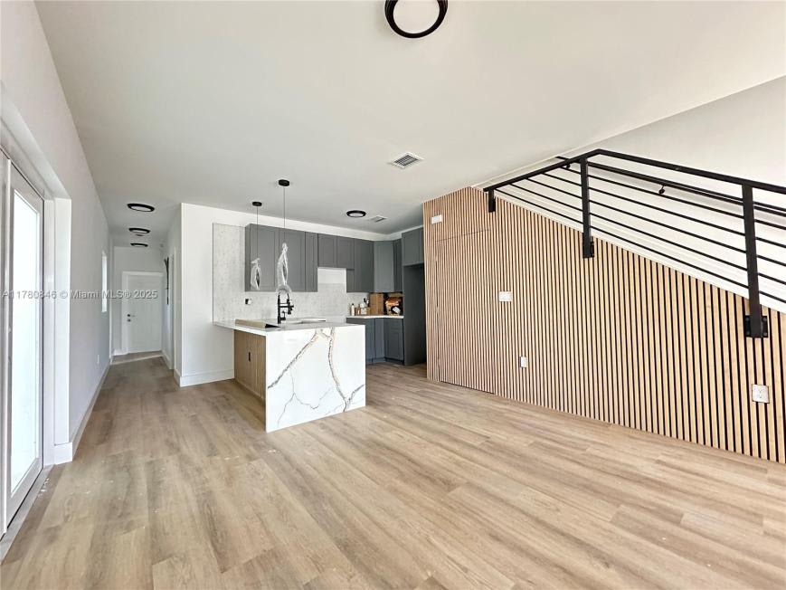 2121 NW 45th St – photo 5