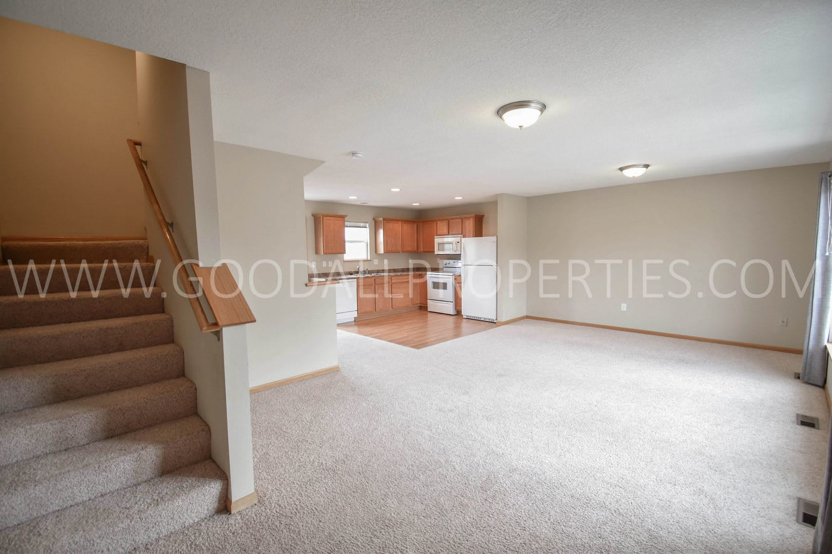 Now $1,550! Spacious Urbandale Townhome with 2-Car Garage, Deck & Lawn Care Included – photo 4