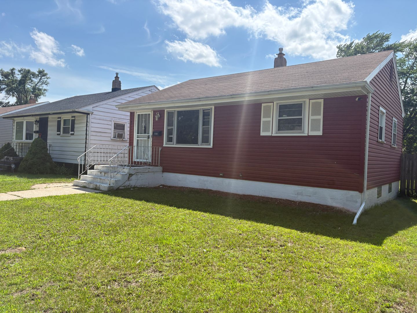 Home with finished basement and fenced in yard – photo 3