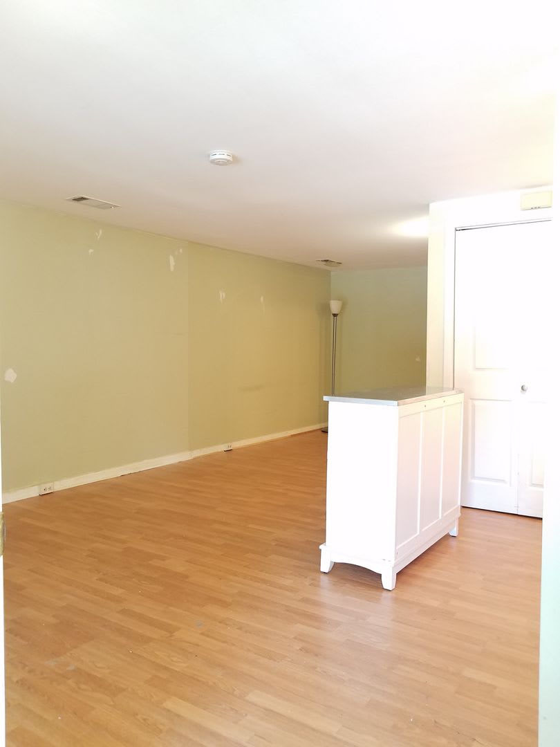 Adorable second level Studio Condo available mid September! – photo 4