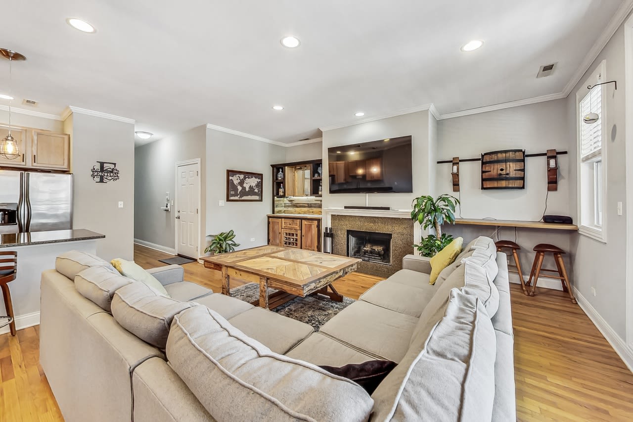1426 North Western Avenue – photo 2