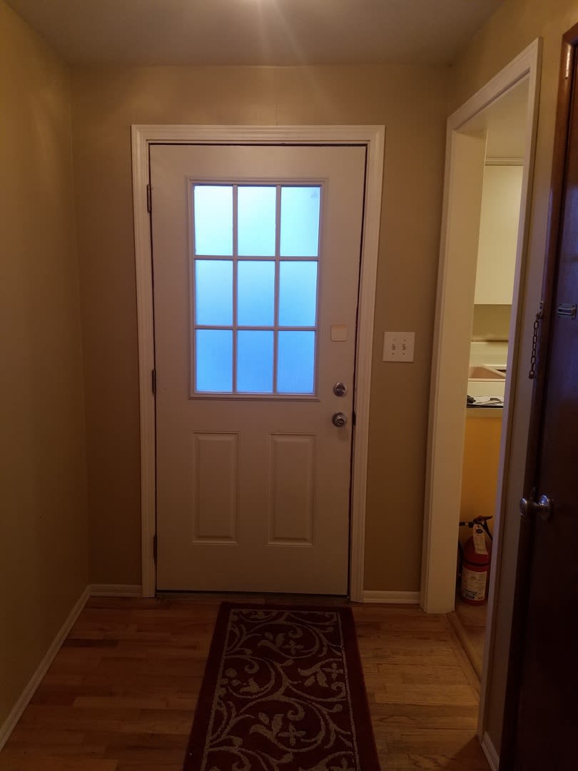 Downtown Burien Duplex Main Floor Rambler Unit 3 Bedroom 1 Bath Storage Washer Dryer Available Now – photo 2