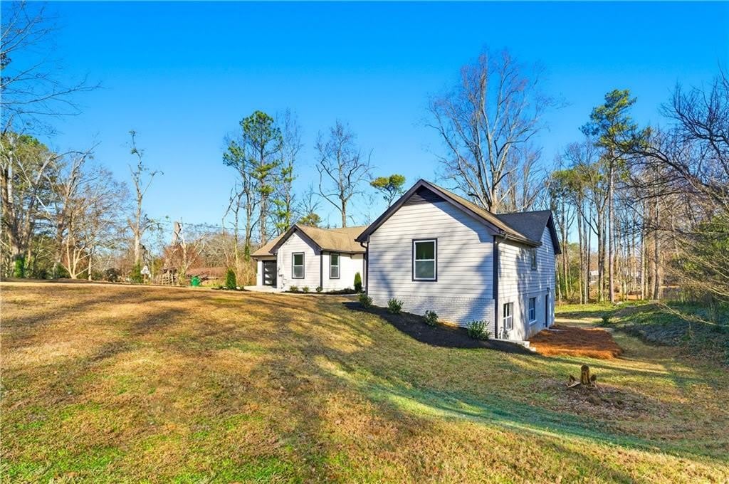 1715 Crestline Drive NE – photo 3