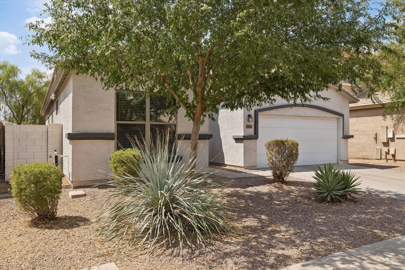 Great 3 Bedroom Split Floor Plan In Rogers Ranch 2 Car Garage Tile Except In Bedrooms All Appliances With Pantry Island And Good Storage Available Now – photo 3