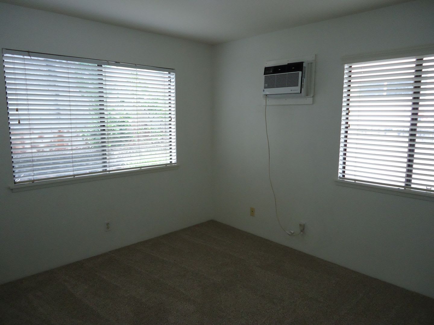 Clean 3 bedroom, 2 bath, 2 car garage home in Mililani Mauka – photo 5