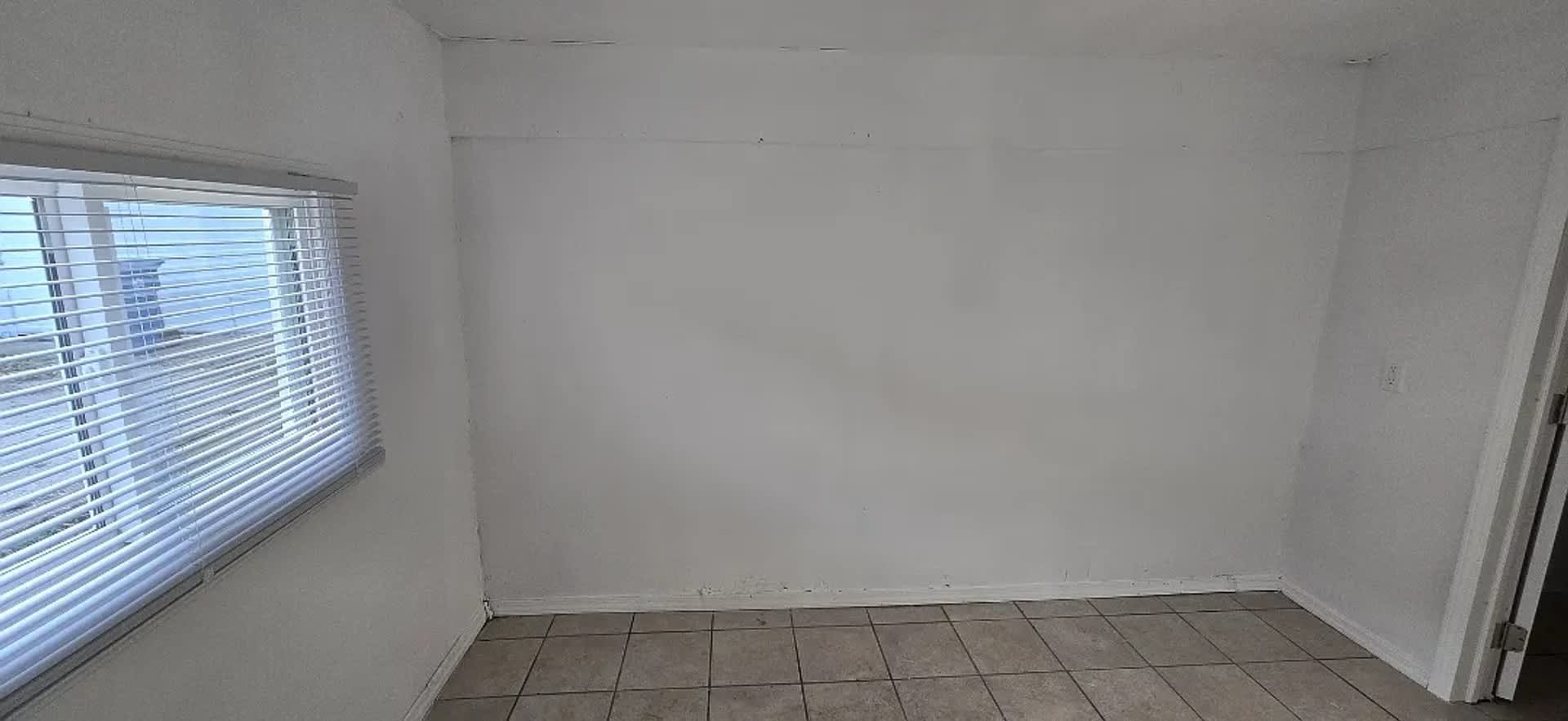 1050 W State St – photo 2