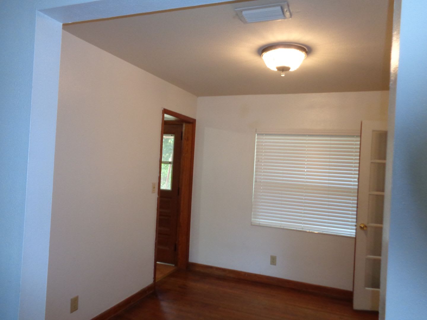 Beautiful Move In Ready Home With Bonus Room – photo 5
