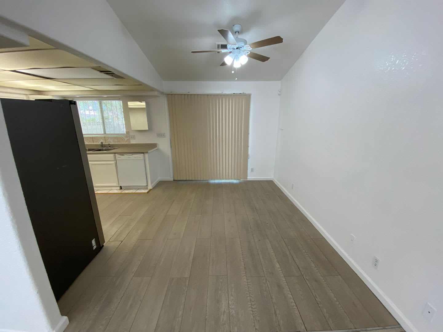 4 Bed 2 Bath Home Located In Central Las Vegas – photo 3