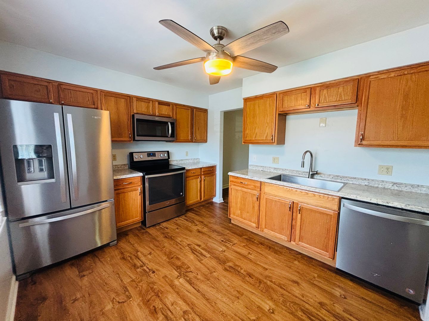 4 Bedroom, 3.5 Bath Townhouse – photo 2