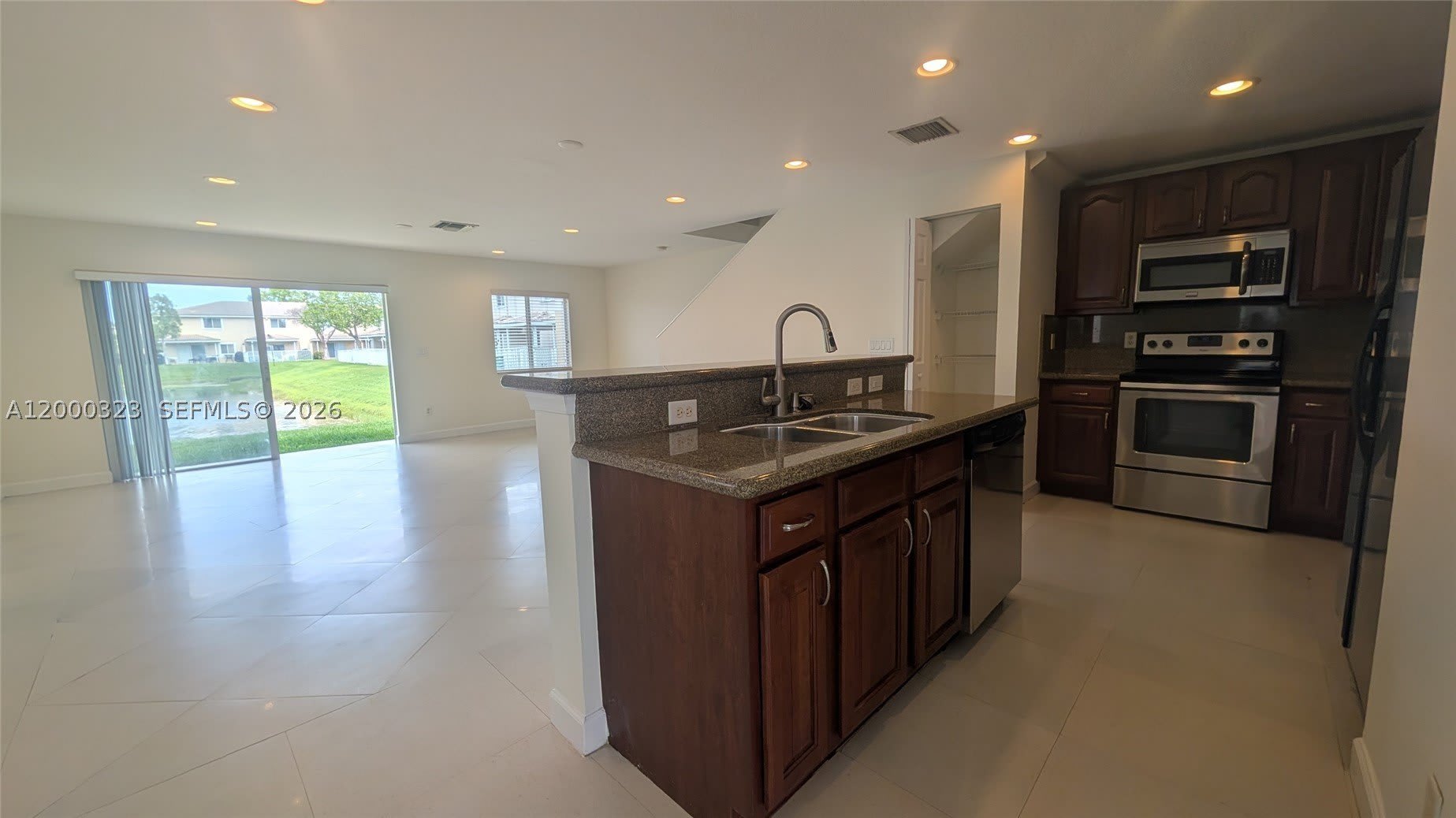 5910 Royal Way – photo 3