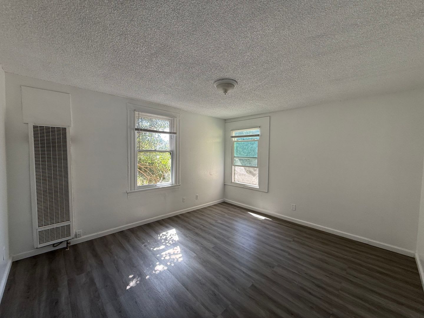 327 E Acacia St – photo 5