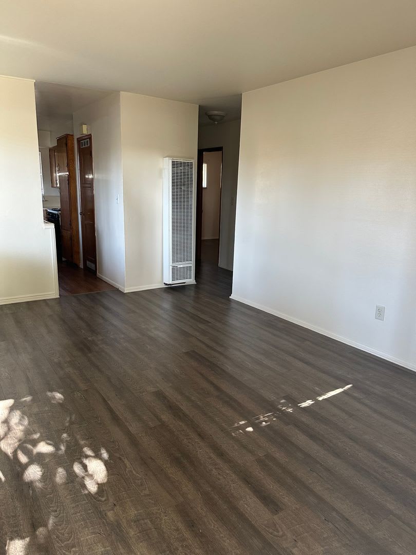Cute 2 Bd 1Ba Unit In Quiet 14 Unit Apartment Complex – photo 5