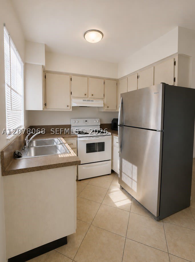 1231 NE 23rd Ave – photo 4