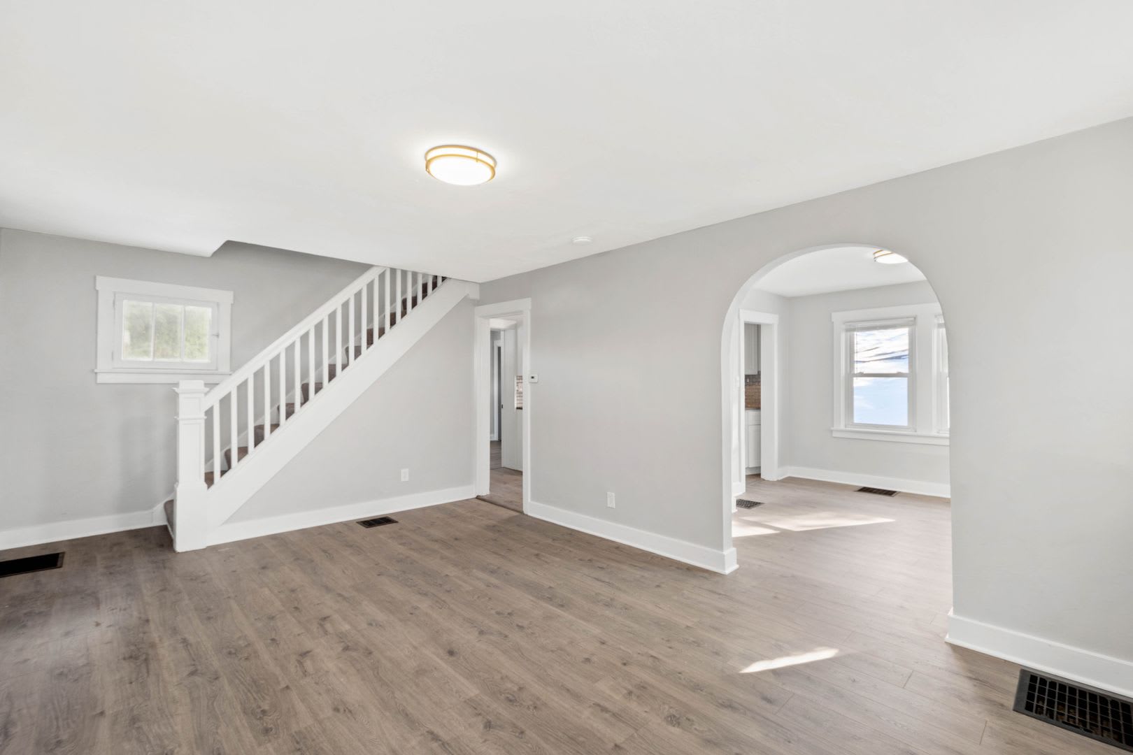 Score 50 Off 1St Month S Rent If Signed By August 28 Stunning 4 Bedroom Home In Castle Shannon Available September 15 – photo 3