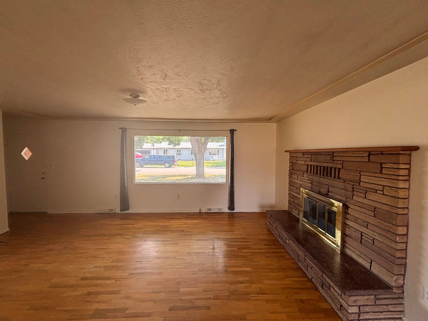 South Missoula 3 bedroom with fenced yard and garage – photo 2
