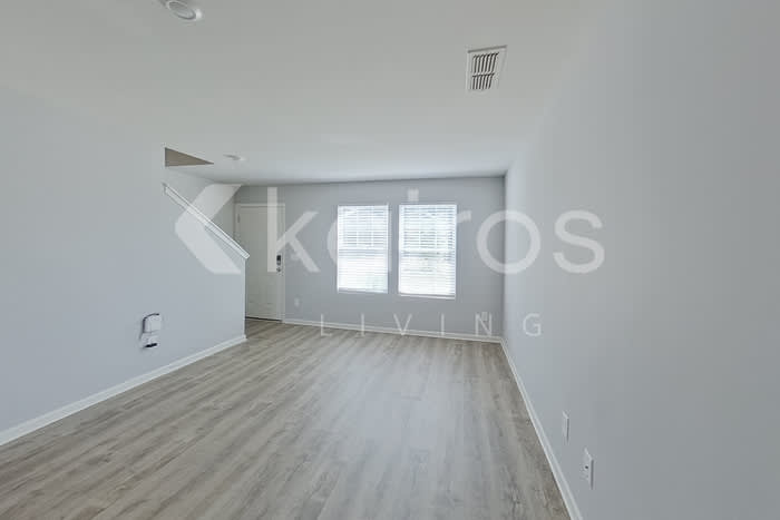 2826 Jordan Avenue – photo 2
