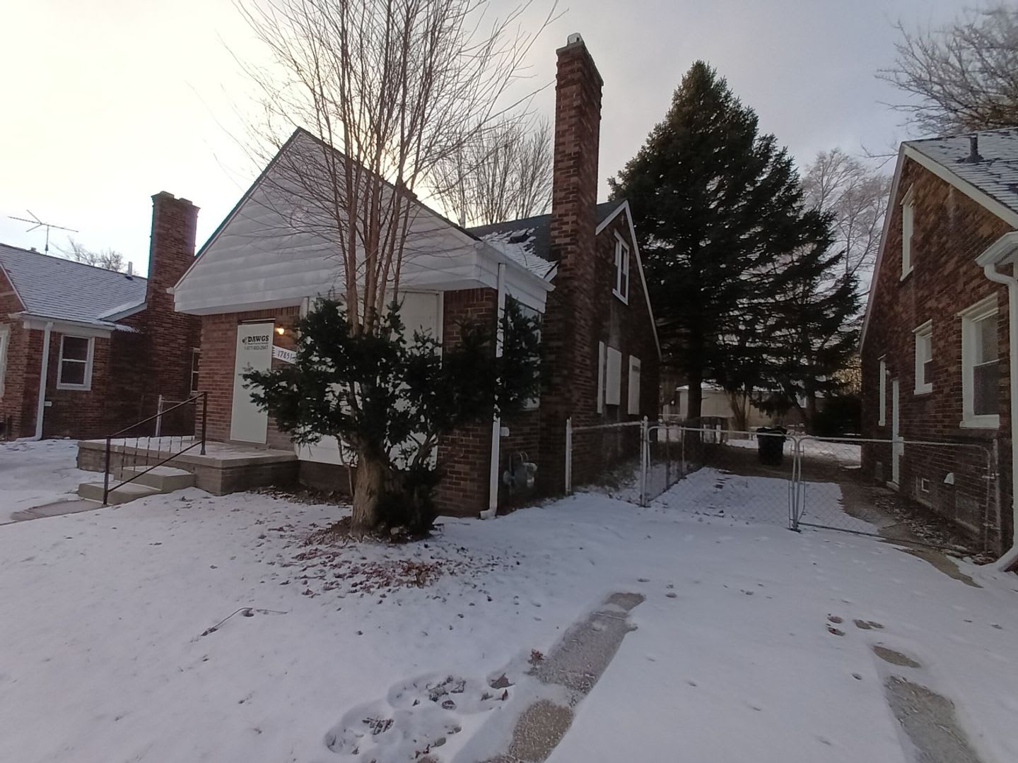 3 bedroom 1 bath bungalow now available! – photo 3
