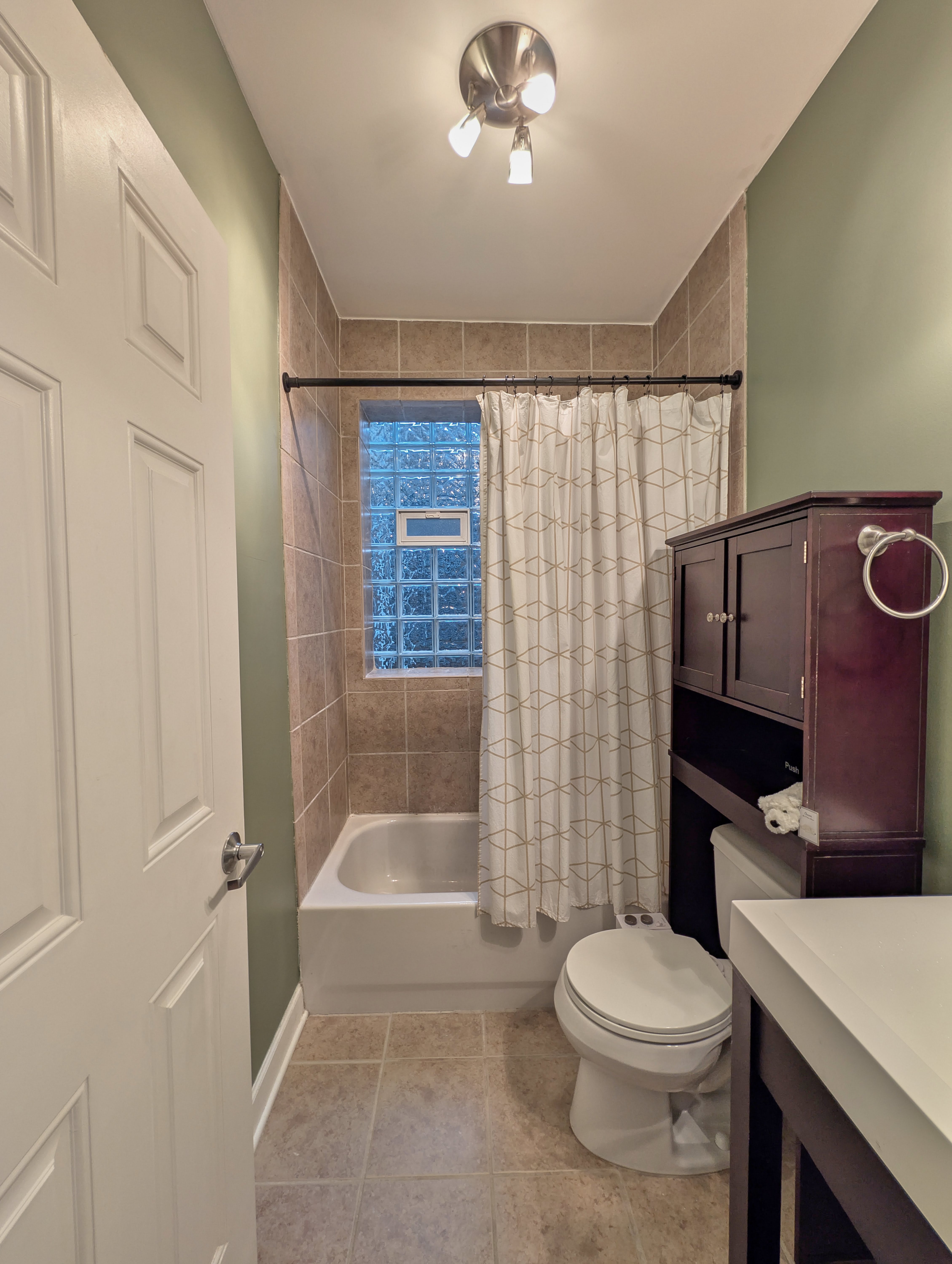 532 West Belmont Avenue – photo 1