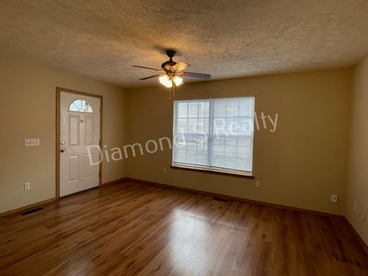 Great Duplex Available Now! – photo 4