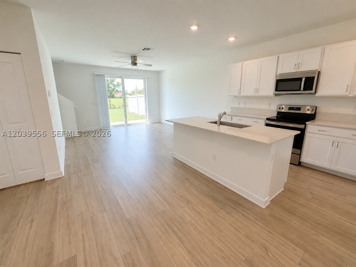 654 SE Lake Falls St – photo 2