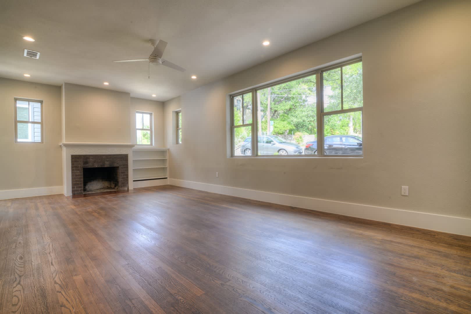 UT PRE-LEASE: 2018 Remodeled 6 bed/4 bath North Campus Home, Luxury Finishes, Walk to UT – photo 4