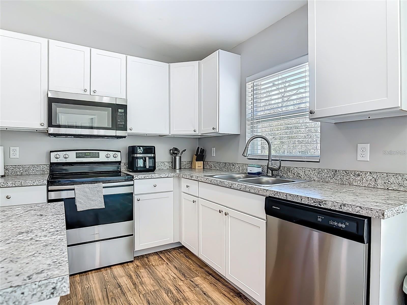 640 CHESTNUT Avenue – photo 2