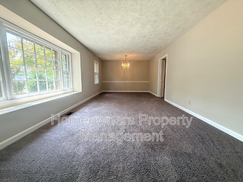 1525 Trevino Dr – photo 3