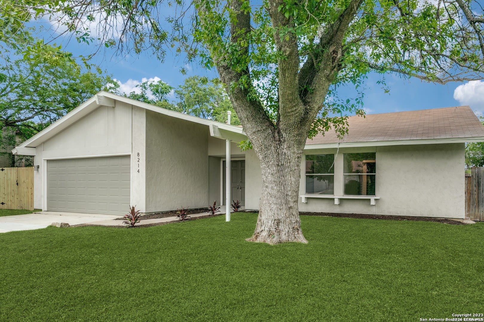 8214 Banbury Dr – photo 3
