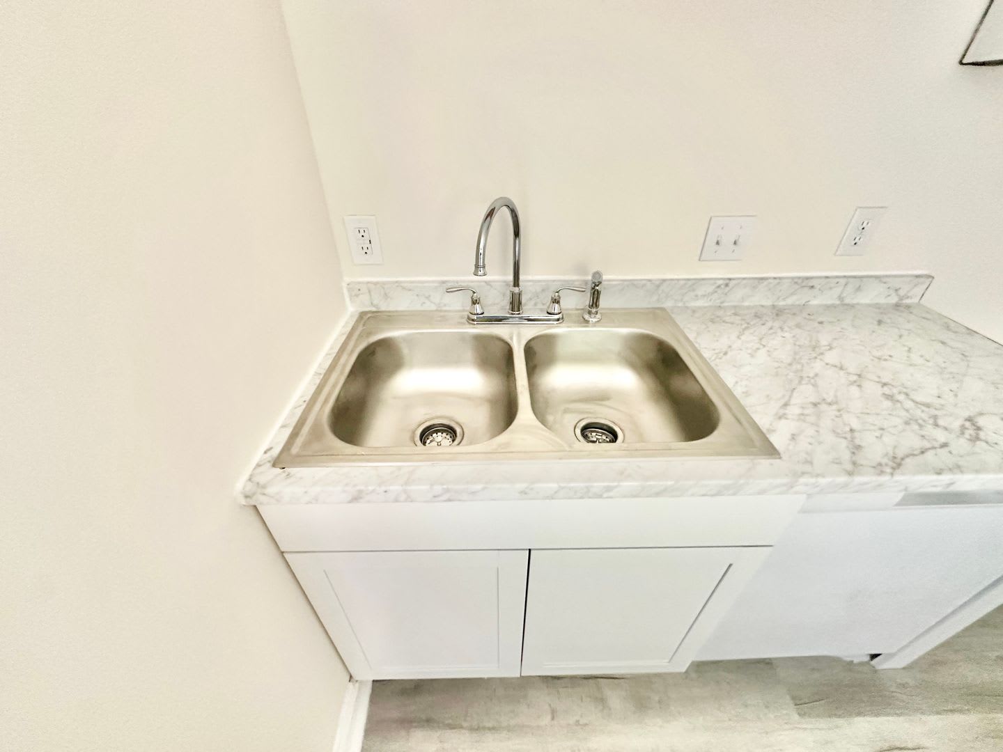 565 HARRISON STREET – photo 3