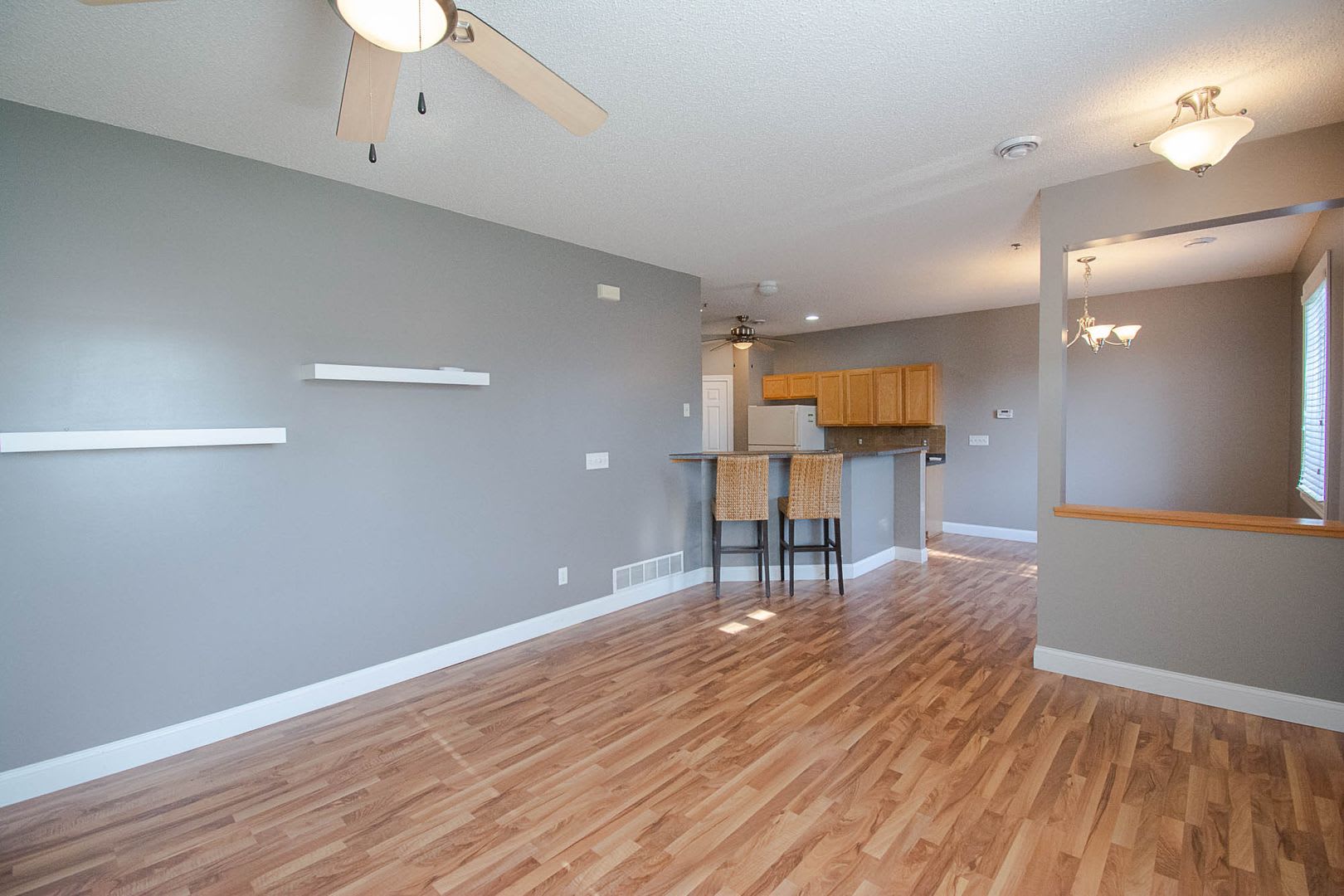 Beautiful Boulder Ridge end unit townhome w/upgrades throughout! – photo 5