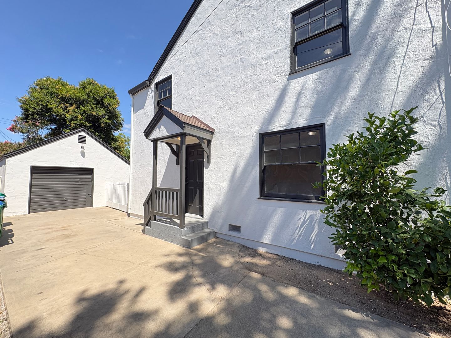 Charming Downton Lodi Home – photo 2