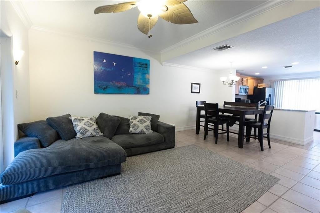 2863 NE 15th Street – photo 5