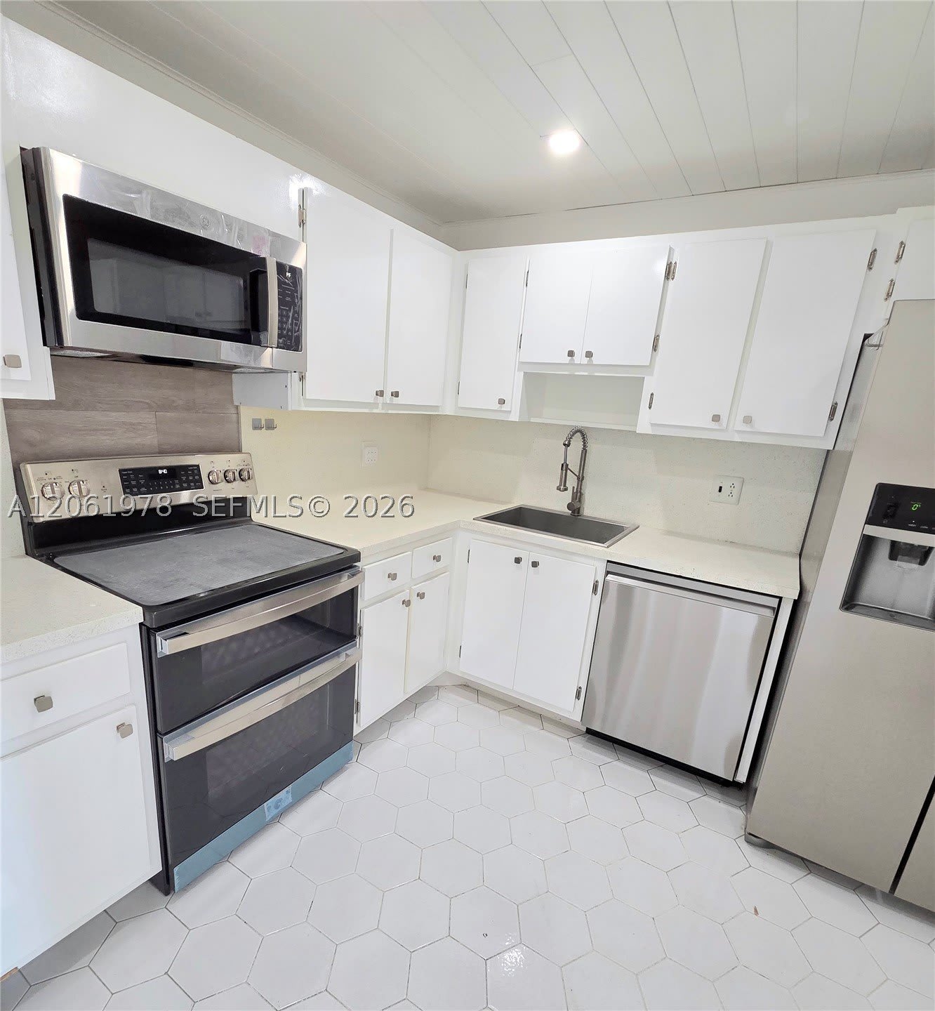 4030 W Palm Aire Dr – photo 2