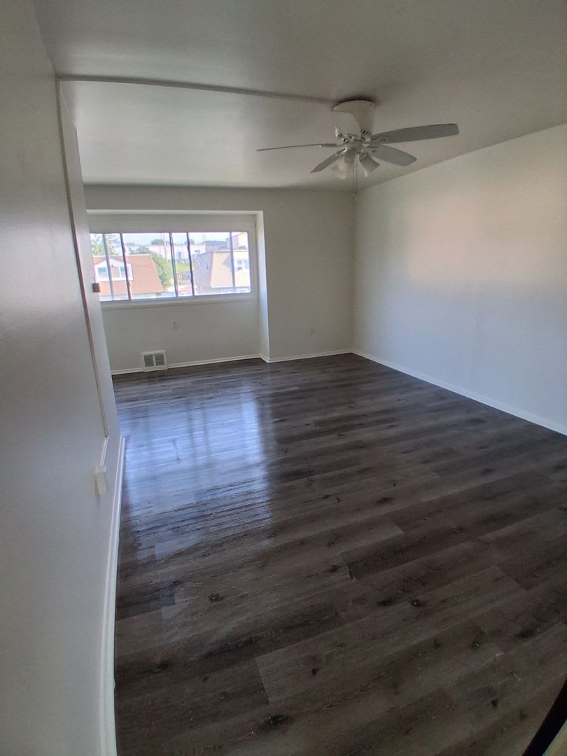 Updated 3 Bedroom Available Now! – photo 5