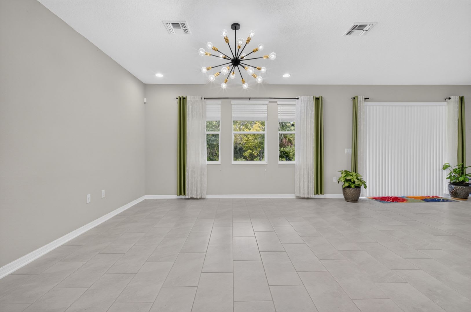 AVAILABLE NOW In Sanford 5 BEDS 4.5 BATHS + LOFT – photo 5