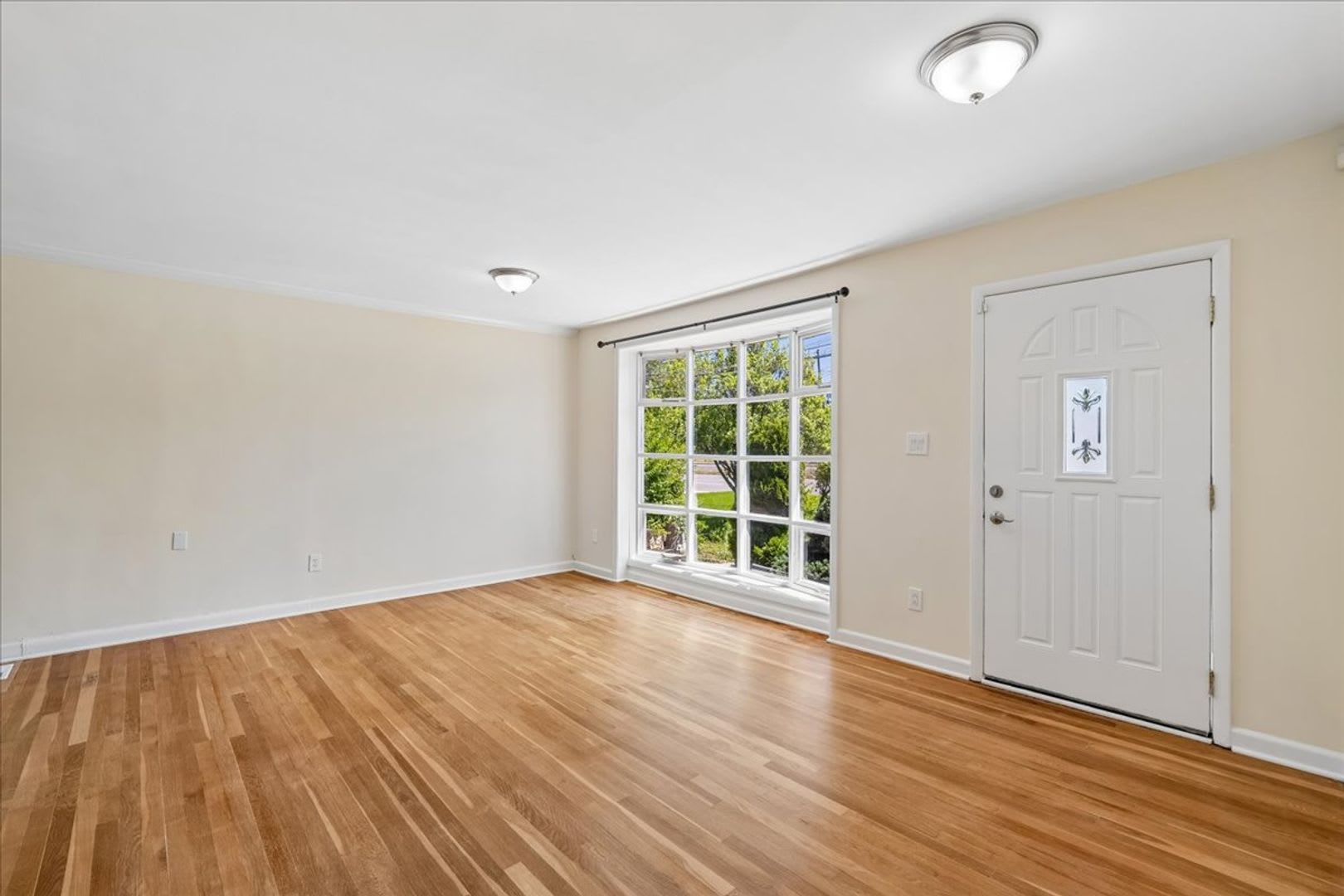 Perfectly Located Single Family Home in Silver Spring – photo 2