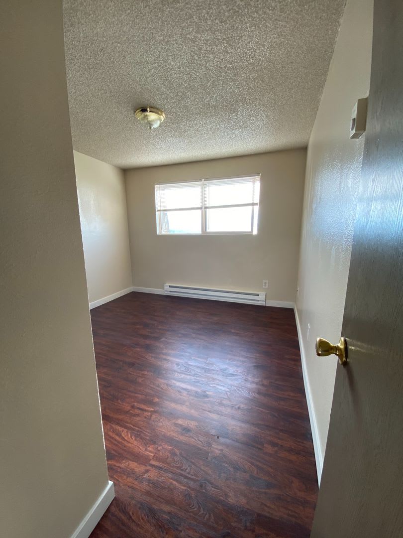 1 bedroom, 1 bathroom upstairs apartment – photo 2