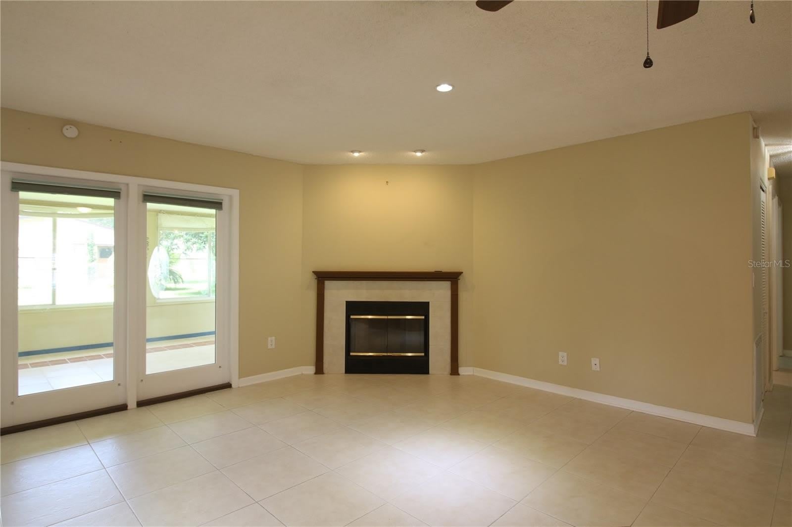 1311 GLENVIEW Lane – photo 5