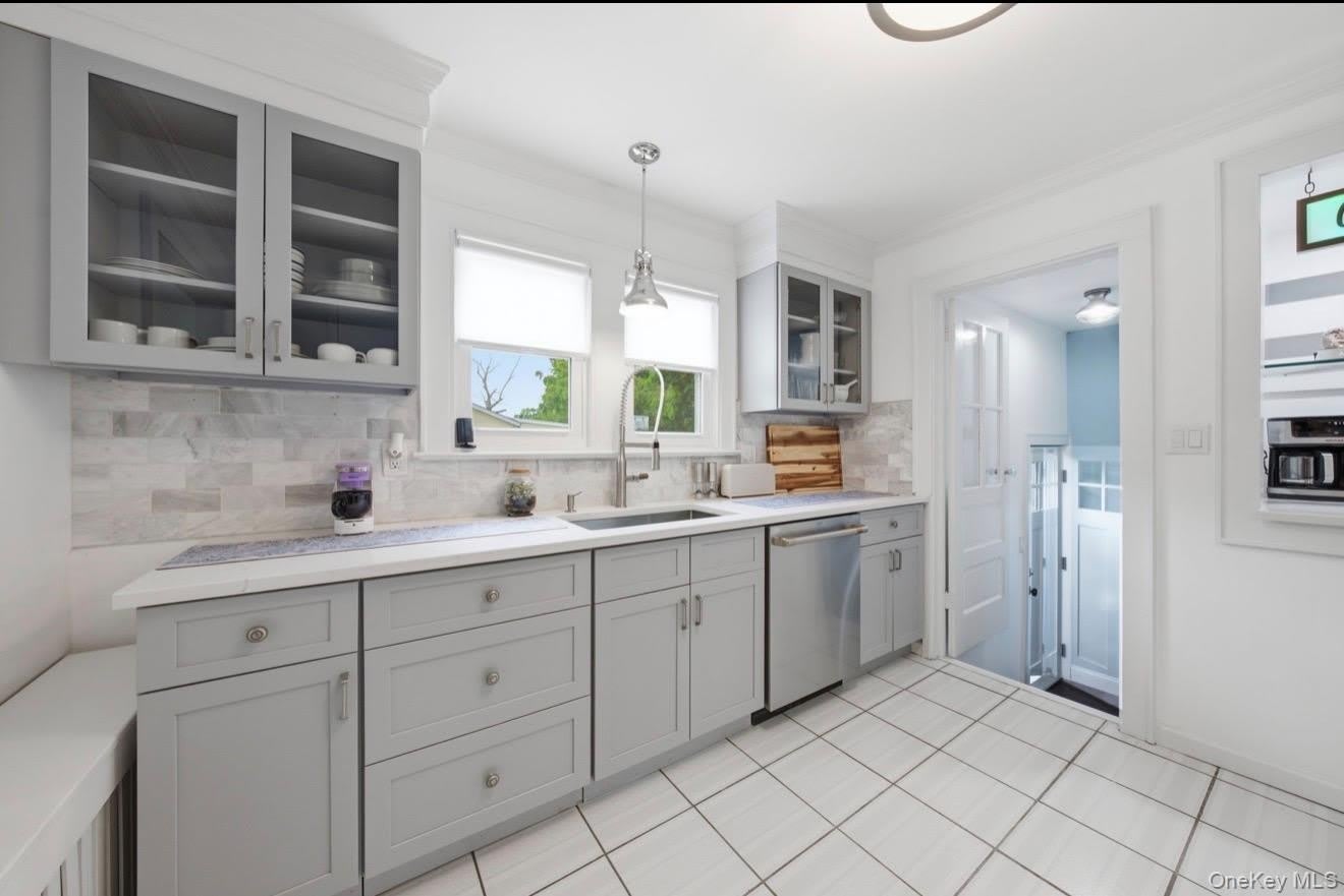 8 Rosewood Avenue – photo 5