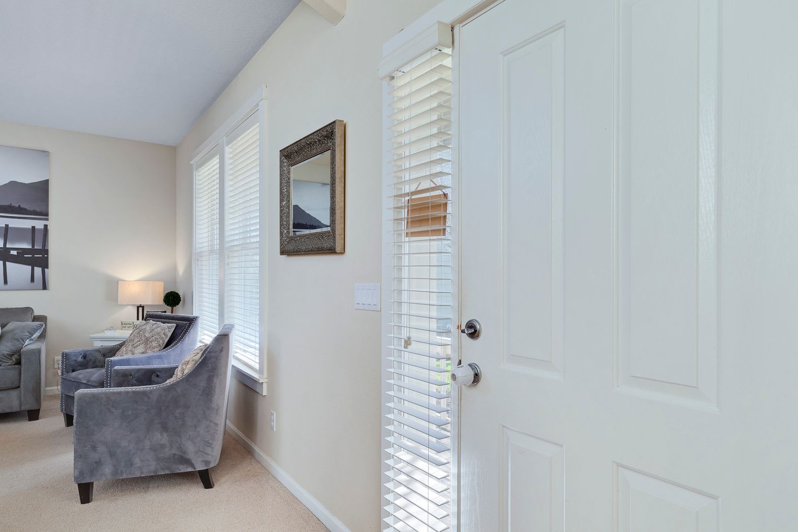 Lovely 4 Bedroom Home With Neighborhood Pool – photo 3