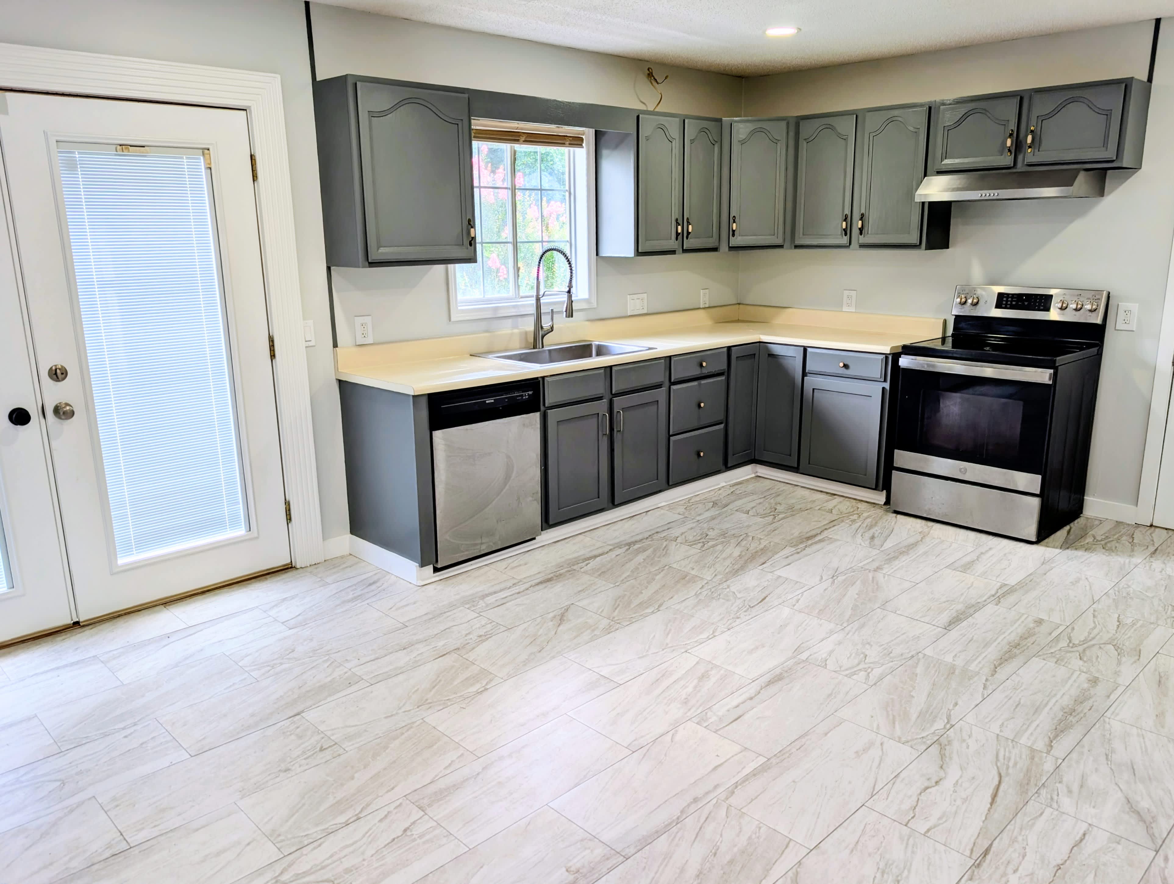 130 Hillside Dr – photo 3