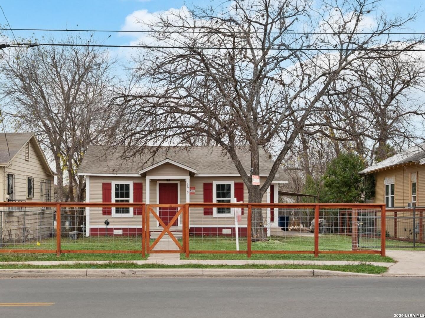 2619 E Houston – photo 2