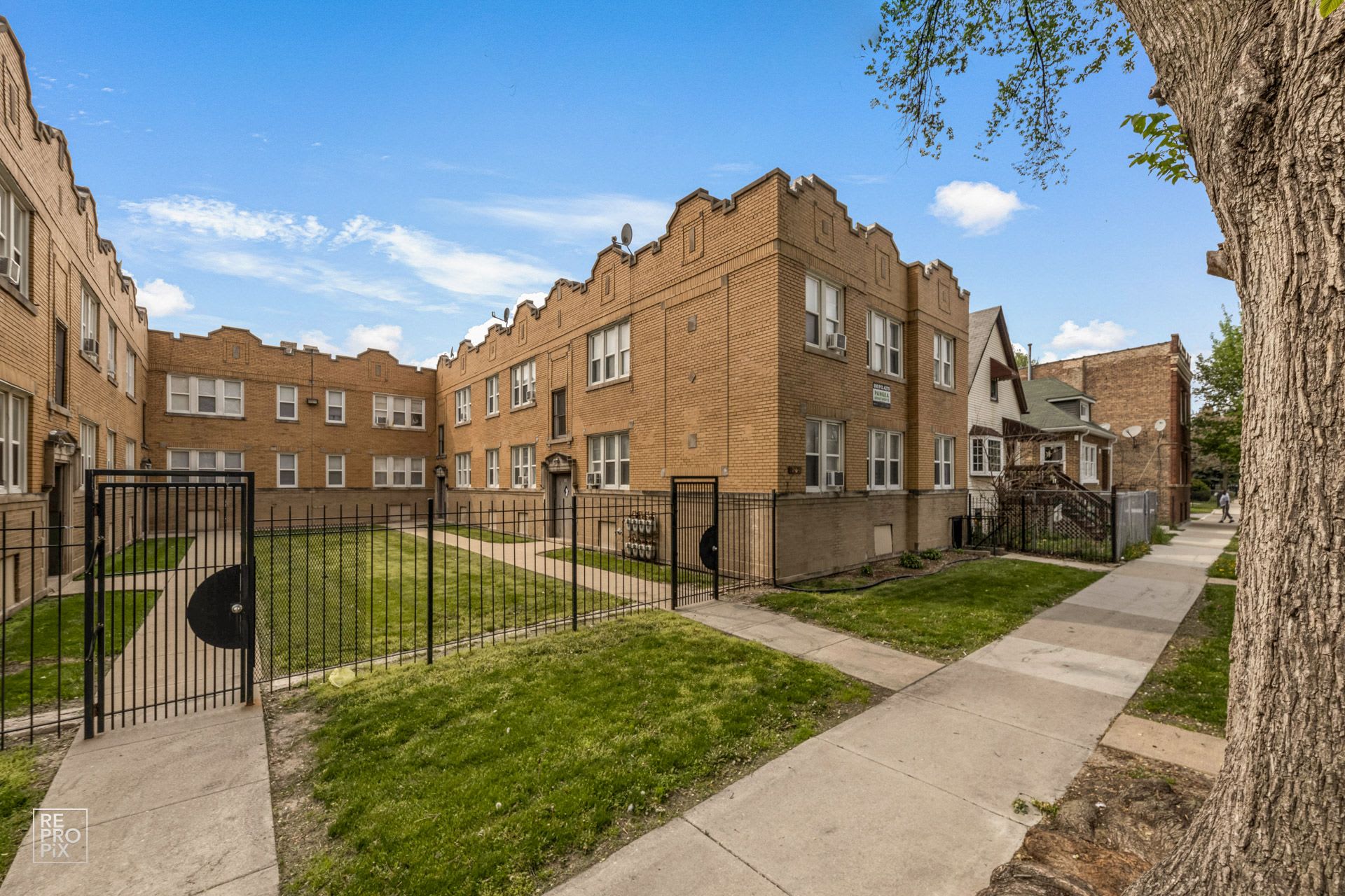 1042 N Leamington Ave – photo 4