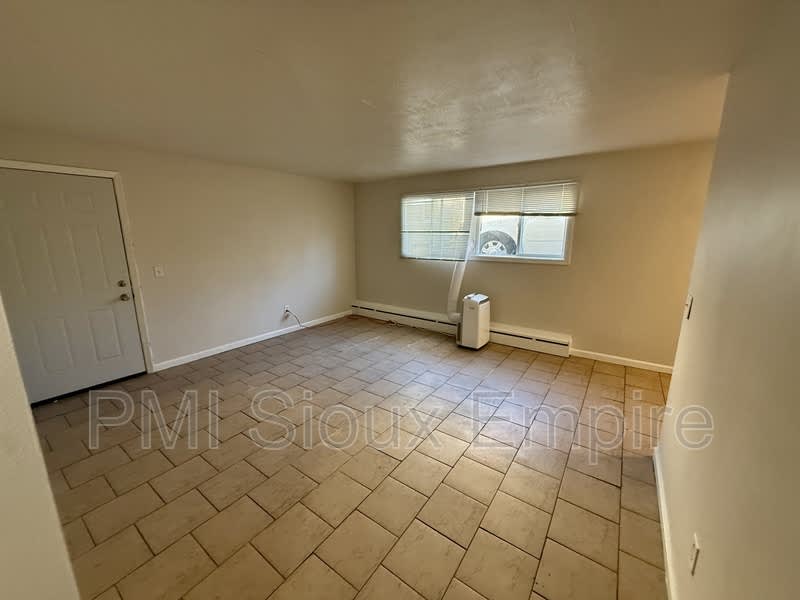 705 W 18th St – photo 4