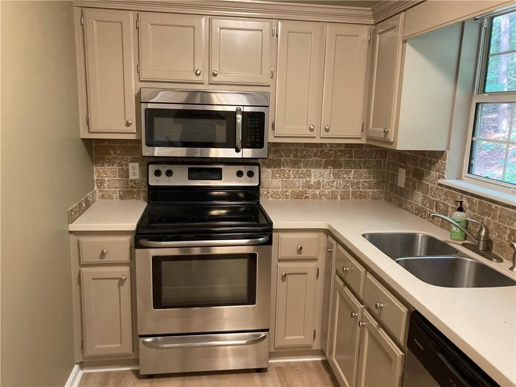 6110 Lakeside Court – photo 5